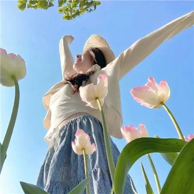 闪婚后，顶流老公的马甲藏不住了